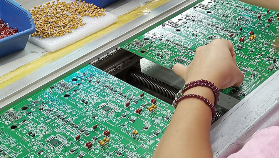 Како консултантска служба за кориснике ПЦБА фабрике помаже у решавању техничких проблема